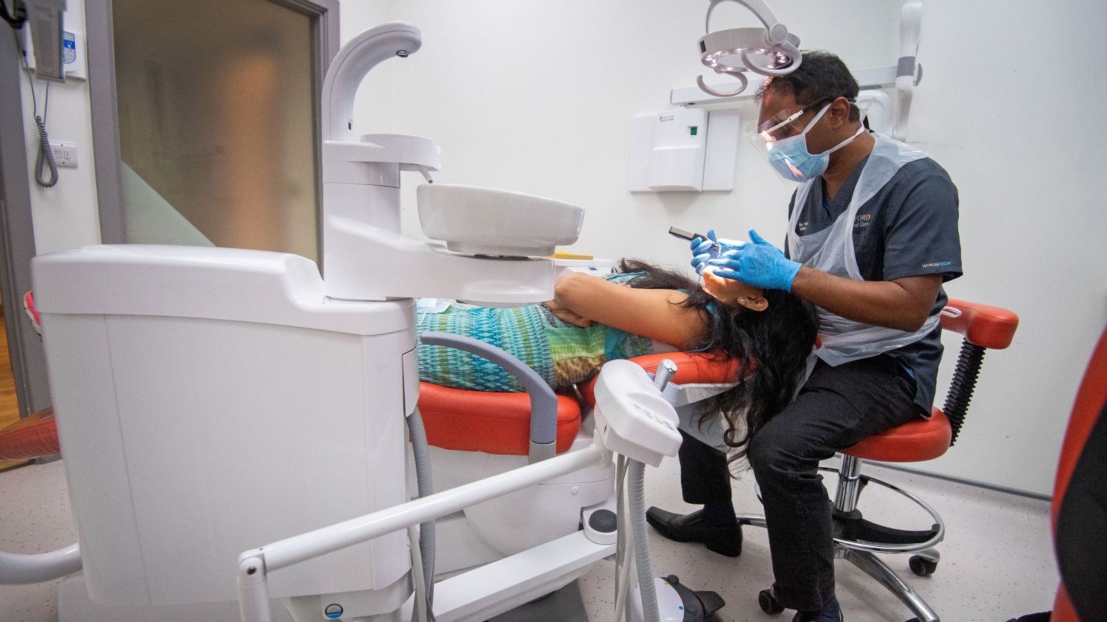 کلینیک دندانپزشکی دشتستان دنتال